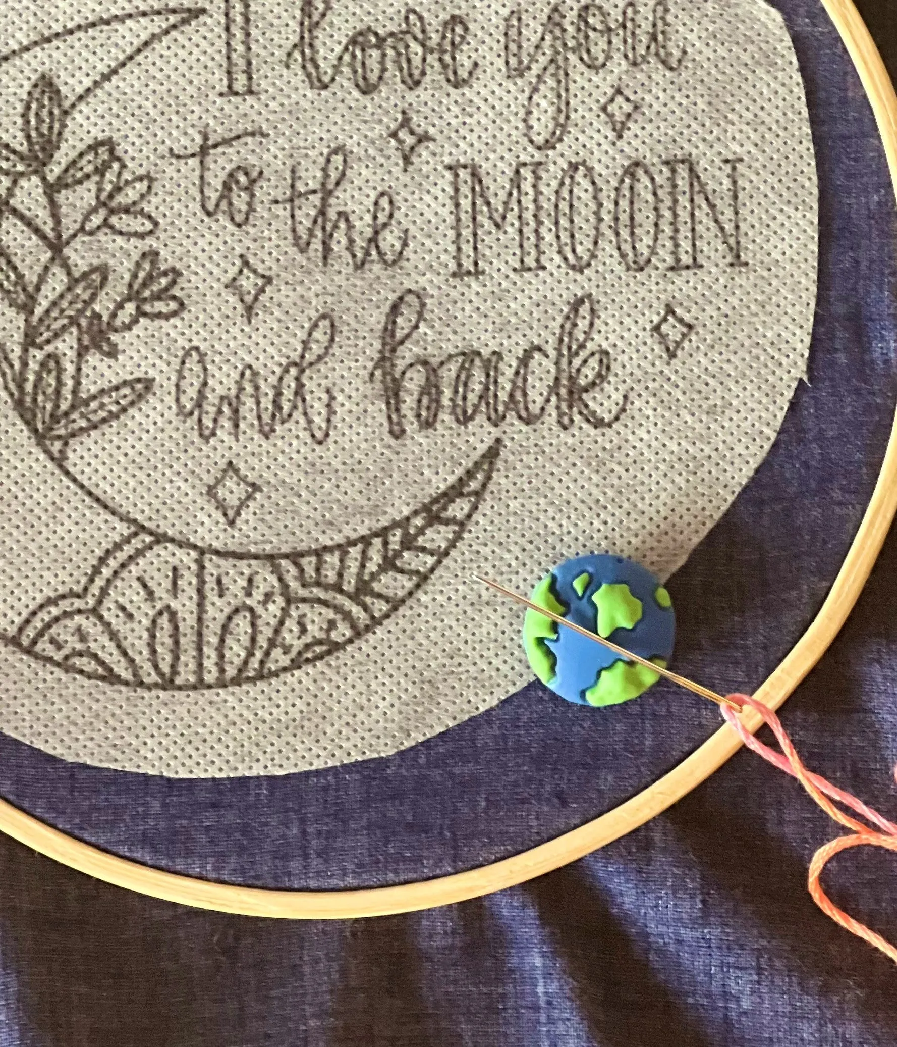 CHRISTMAS CAKE MAGNETIC NEEDLE MINDER